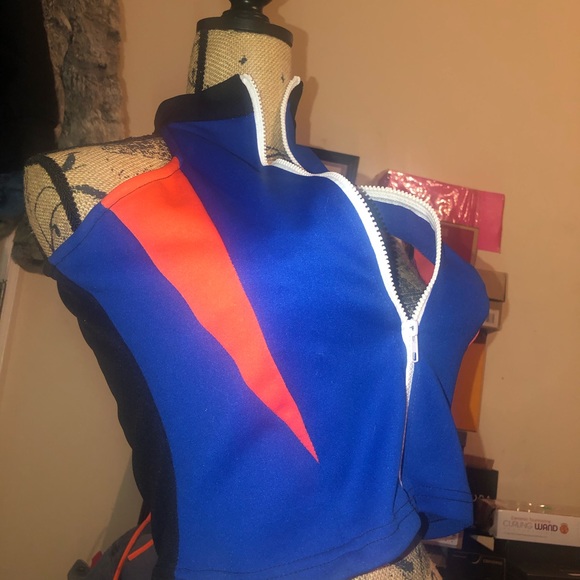 Fashion nova zip up sleeveless croptop💕 - Picture 4 of 8